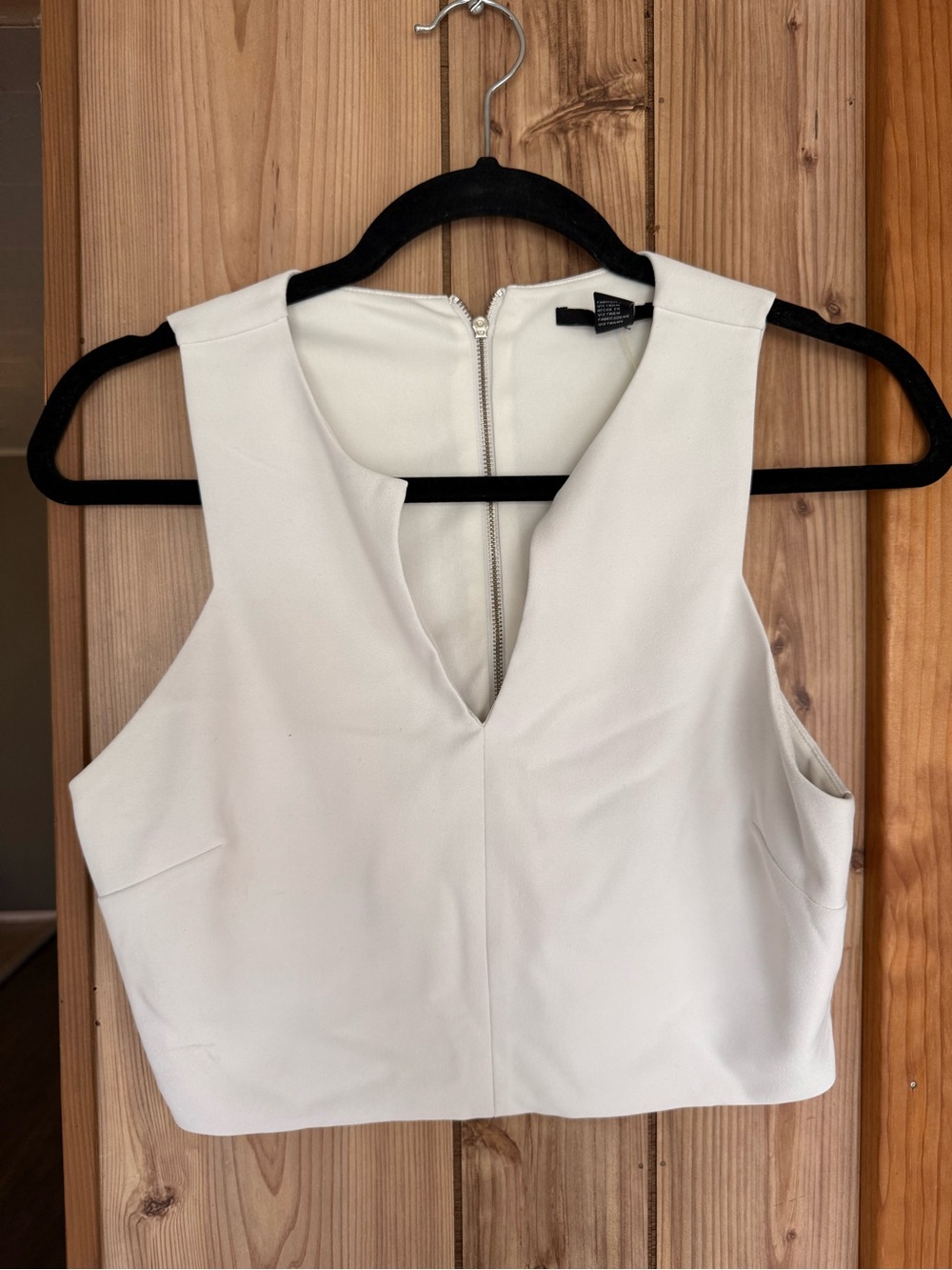 Forever 21 White V-Neck Sleeveless Crop Top